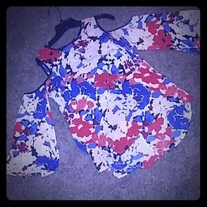 Off shoulder Vince Camuto blouse